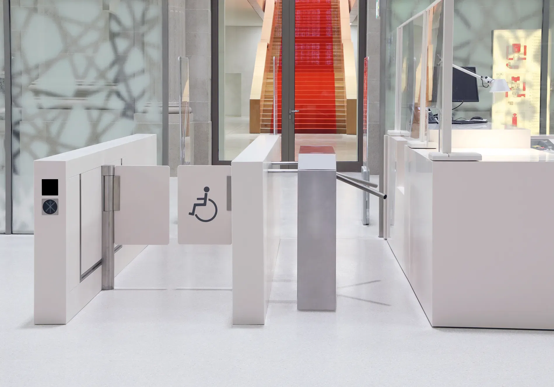 Barrierefreier Zugang und reibungslose Durchgänge