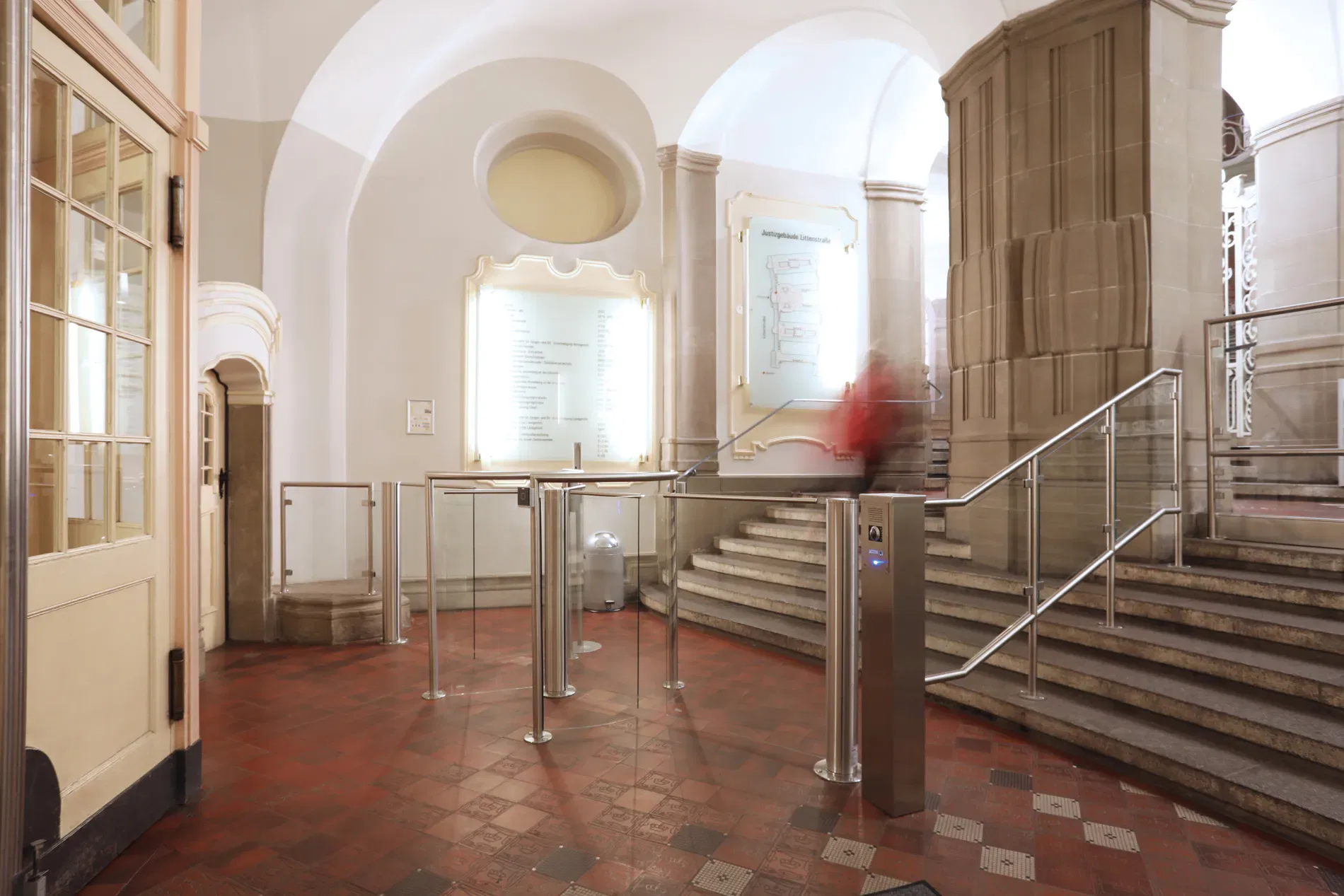 Kontrollierter Zugang bei gleichzeitig flüssigem Ablauf