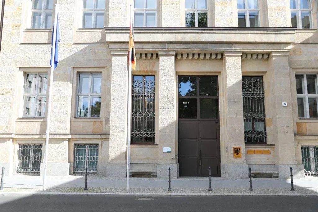 Einbruchhemmende Lösungen für Türen, Fassaden und Kontrollbereiche