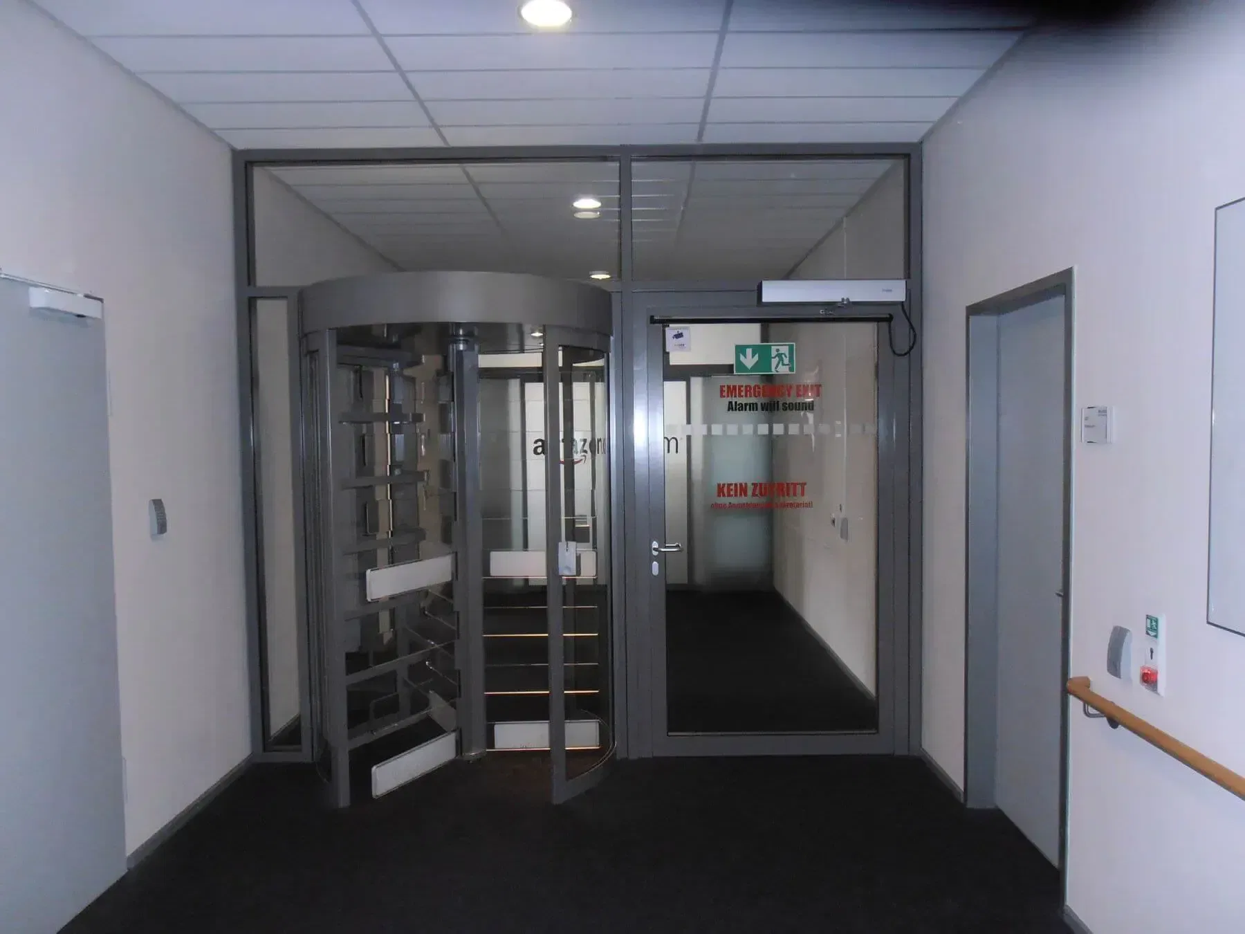 Klare Zutrittskontrolle bei geordnetem Personenfluss