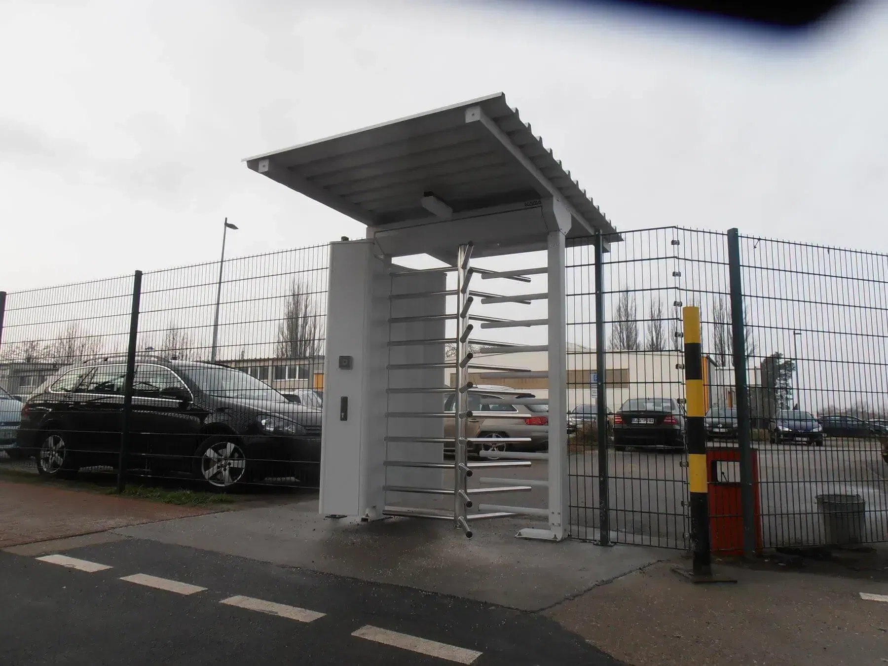 Robuste Drehkreuze für eine sichere Absicherung im Außenbereich