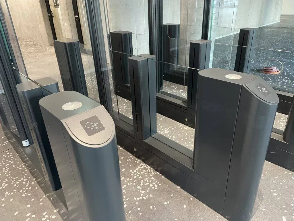 Präzise Sensorik für kontrollierte und sichere Durchgänge